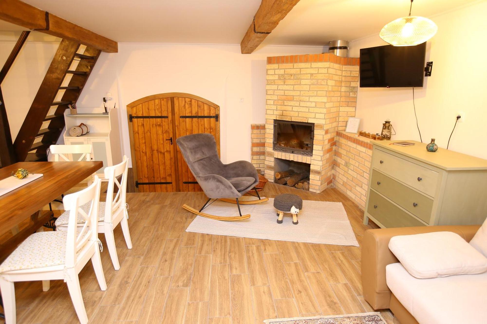 Ferienwohnung Goher Pince Es Vendeghaz Csaszartoltes Exterior foto